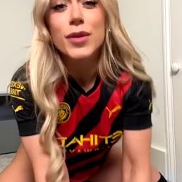 Elle Brooke 2