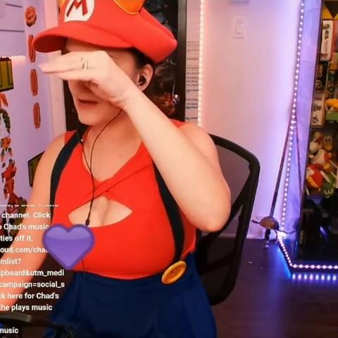 Xeniacrof Huge Boobs Cleavage Talks Breast Reduction 12
