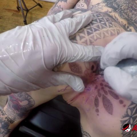Amber Luke – Fucks The Tattoo Artist & Then Get’S Her Butthole Tattooed For Free